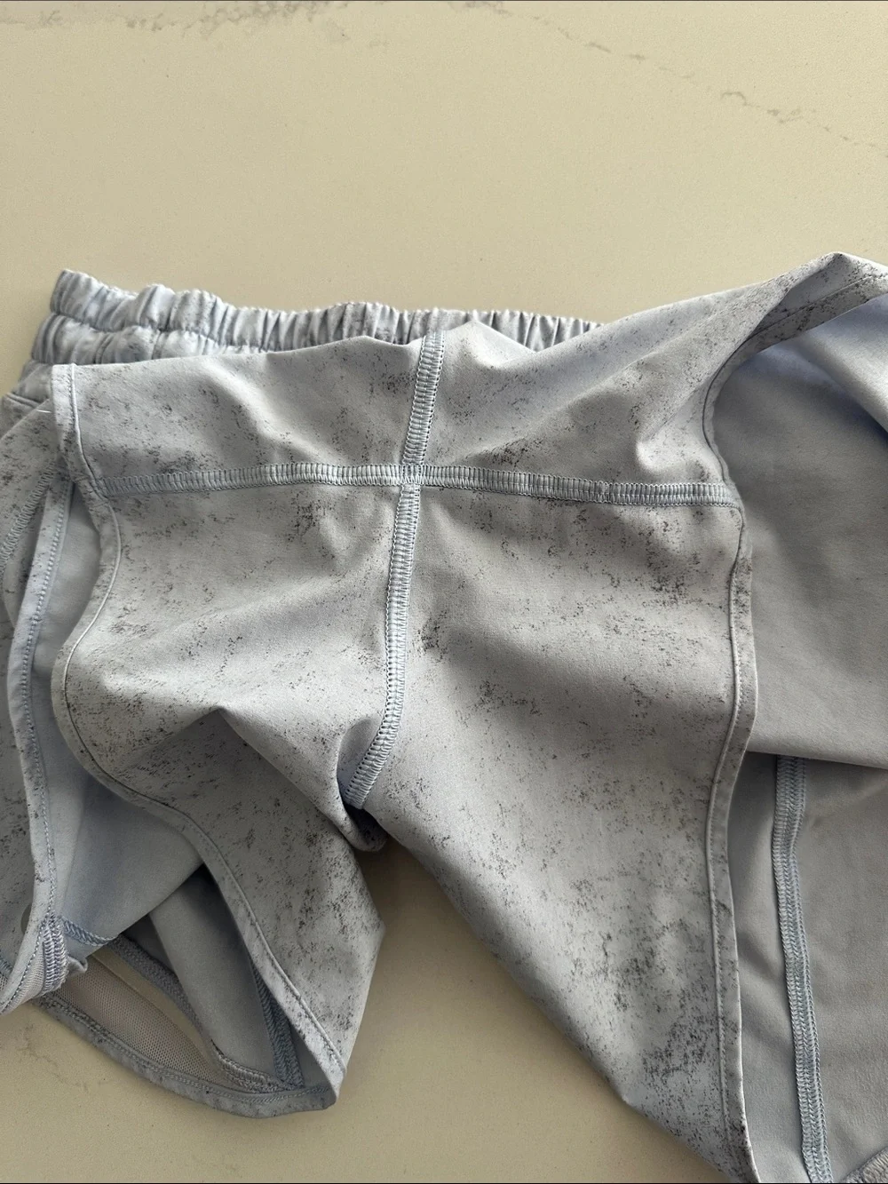Lululemon Hotty Hot Low-Rise Short 4" Gravel Dust Pastel Blue Size 8 - Picture 5 of 6